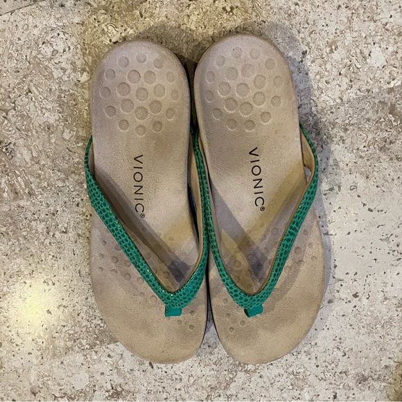 Women's Vionic Dillon Green Lizard Leather Flipflop Sandals (8.5) - Picture 8 of 10